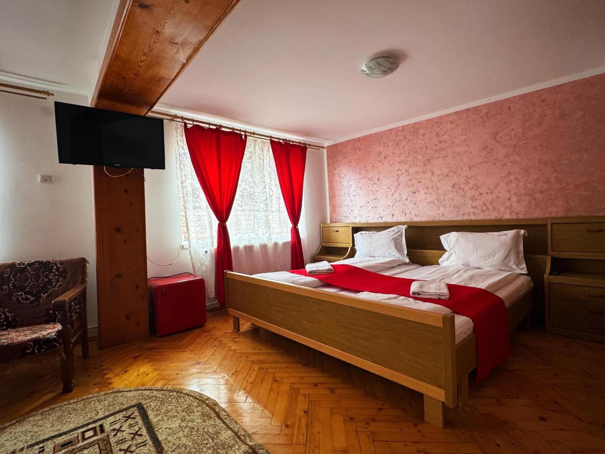 Casa Mary Hotel Hateg Bagian luar foto
